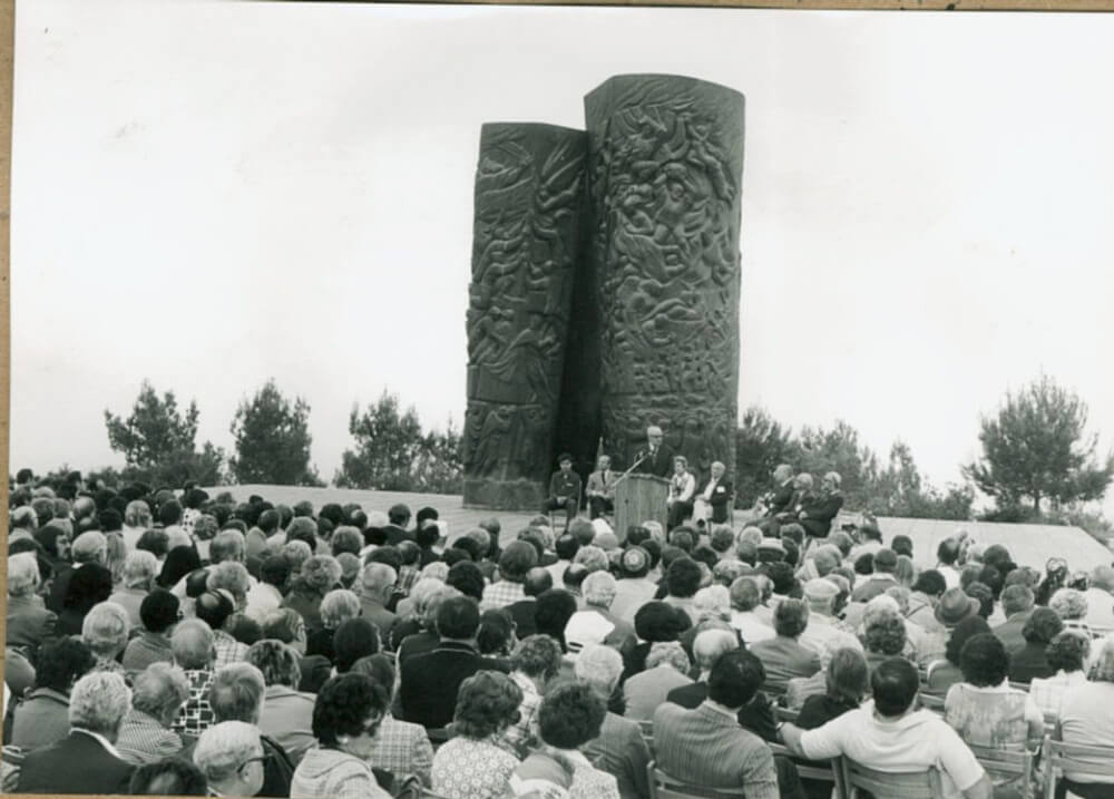 Einweihung Monument der Feuerrollen 1971