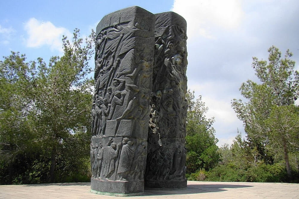 Monument der Feuerrollen im Märtyrerwald